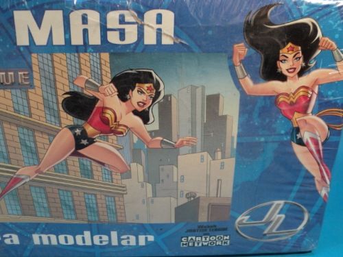 WONDER WOMAN JUSTICE LEAGUE FACTORY CLAY FIGURE MOLD & PAINT BOXED 