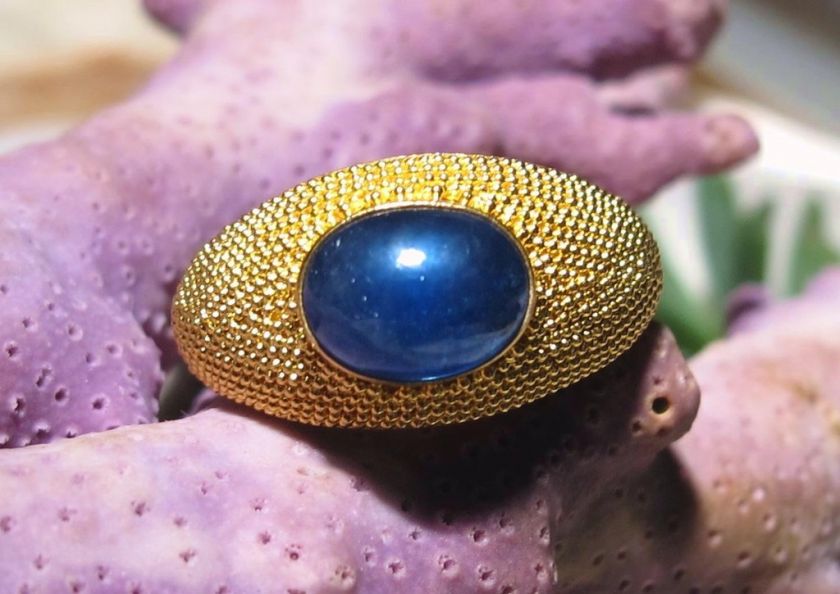 BREATHTAKING SOLID 22K GOLD GRANULATION CATS EYE BLUE SAPPHIRE 