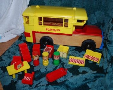 VINTAGE PLAYSKOOL LITTLE PEOPLE CAMPER and ACC 1972  