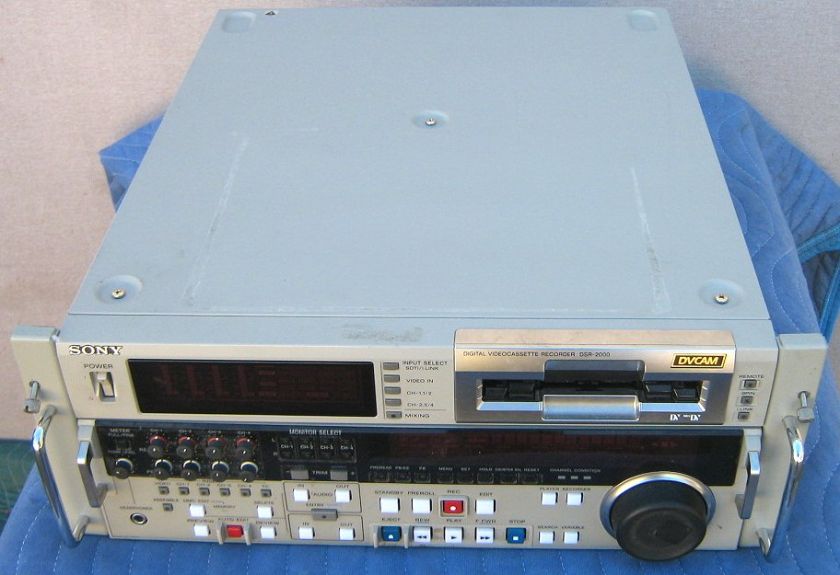 SONY DSR 2000 DIGITAL VIDEOCASSETTE RECORDER DVCAM  