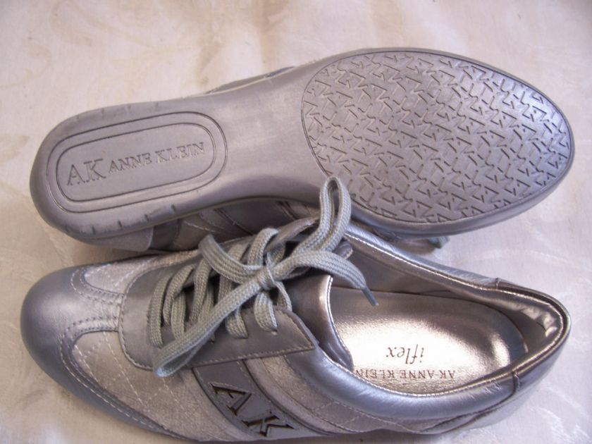 ANNE KLEIN MALENS Womens SILVER ATHLETIC Shoes SZ 7  