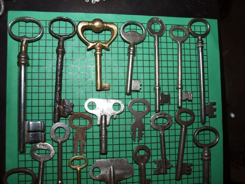 28 Old Vintage Antique Keys Collectors Designers  