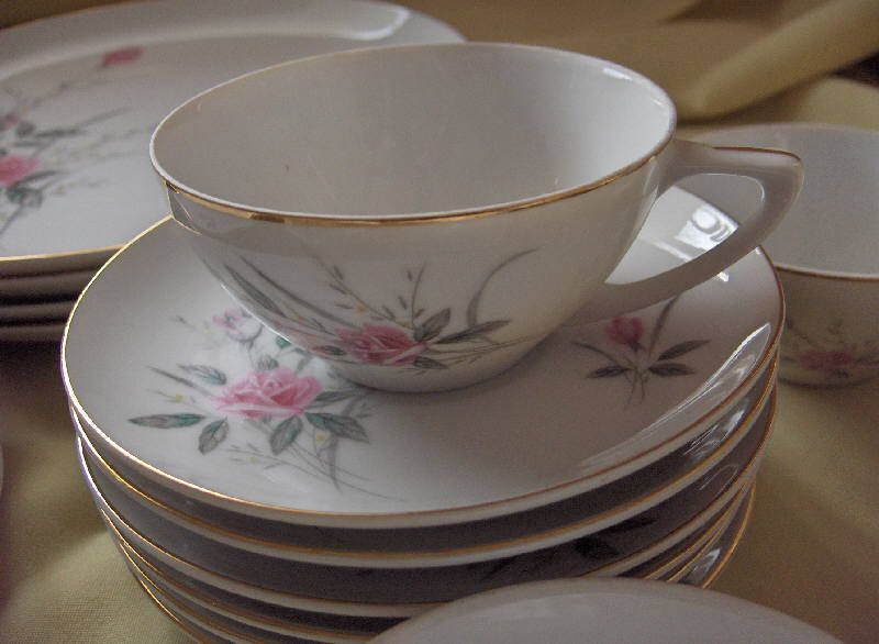   31 piece set made by Fine China of Japan in the Golden Rose Pattern