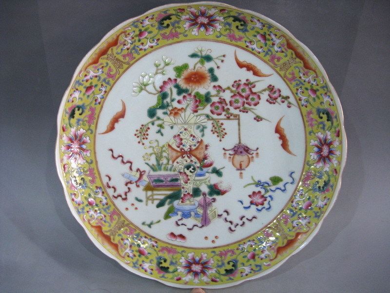 Chinese antique preeminent famille rose porcelain flower plate  