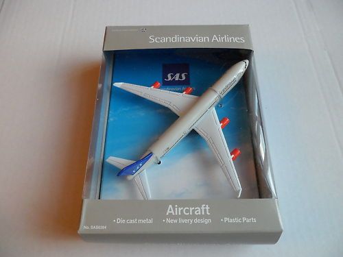 SAS Scandinavian AIRLINES DIECAST METAL MODEL A340  