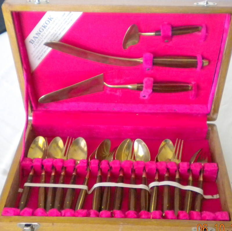 VINTAGE DESSERT FLATWARE SET FORK, SPOON SERVING PIECES  