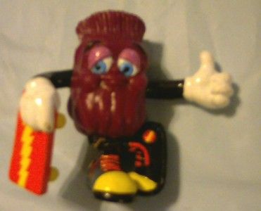 RARE VINTAGE 1988 CALIFORNIA RAISINS W/ SKATEBOARD TOY  