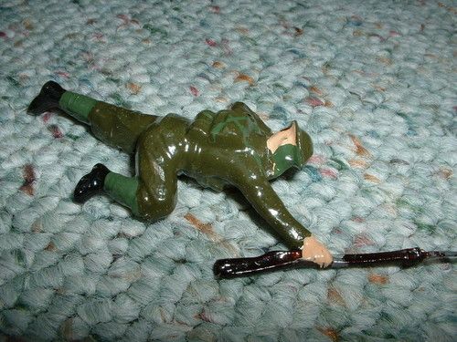 Britains 1/32 54mm WW 1 WW2 British with gasmask crawling dead old 