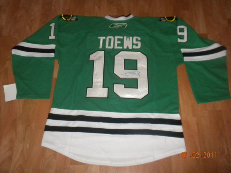 JONATHAN TOEWS CHICAGO BLACKHAWKS SIGNED JERSEY *PROOF  