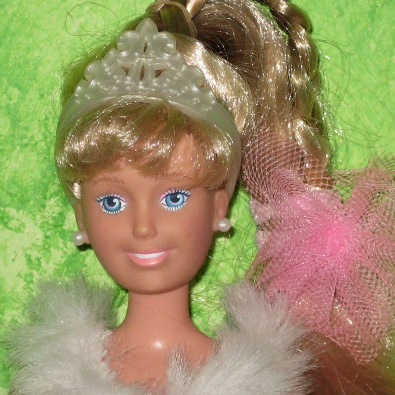 Hasbro 1987 11.5 MAXIE BALLERINA DOLL w/ outfit and tiara  