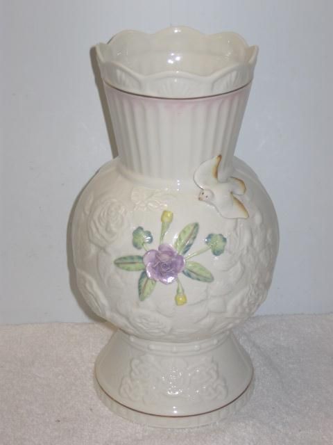 BELLEEK (IRE) SONGBIRD VASE, MARIE McGRELLIS DESIGN  