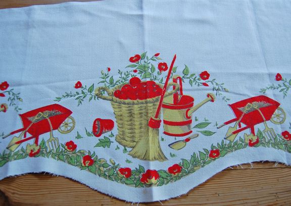 DELIGHTFUL VINTAGE FRENCH VALANCE PIECE  TOMATO HARVEST  